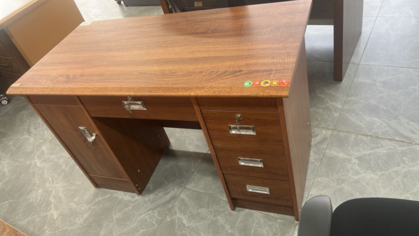 Bureau Moderne 120x60x75 cm avec Tiroirs – Élégance – Rangement & Gain de Place